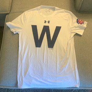 Small Under Armour “Fly the W” Chicago Cubs T-shirt